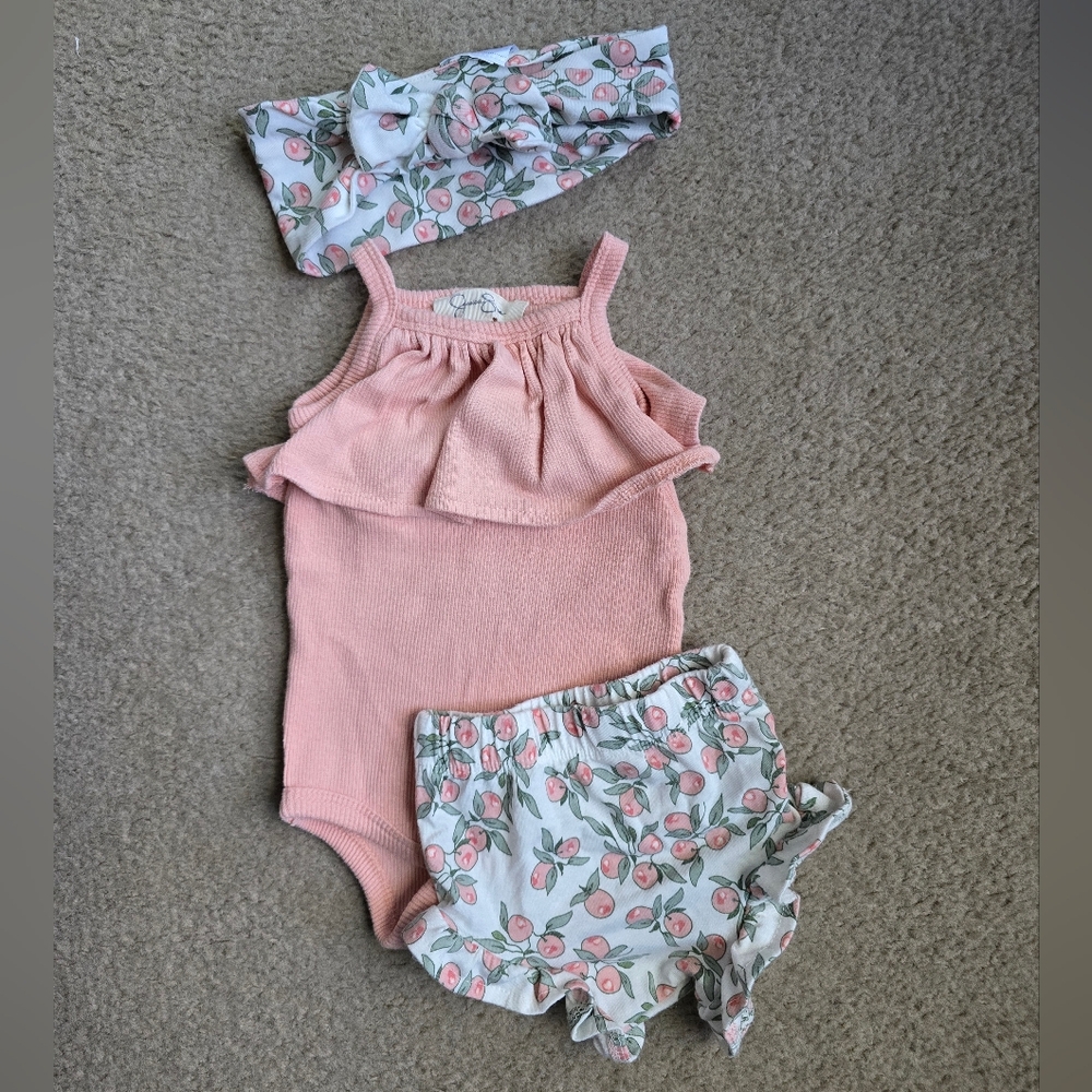 Peach Oufit With Bummies